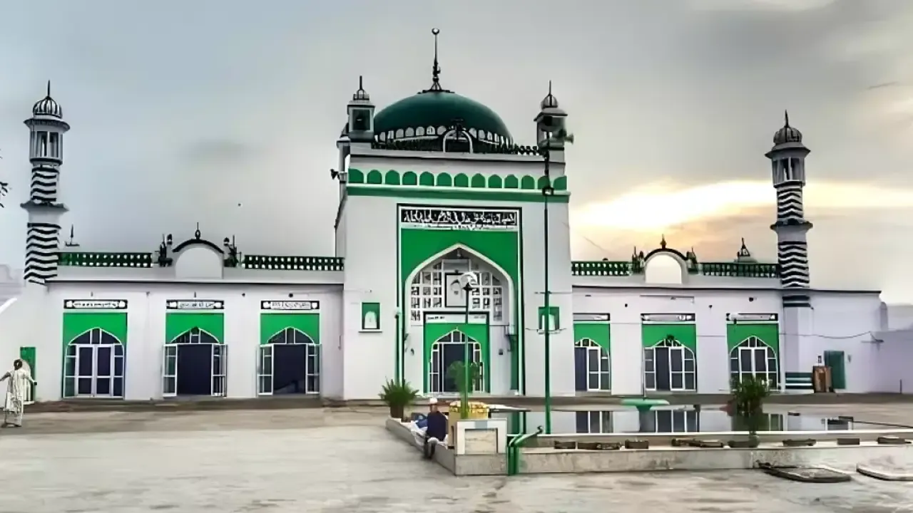 Sambhal Mosque Survey: SC Halts Action Pending Allahabad HC Decision