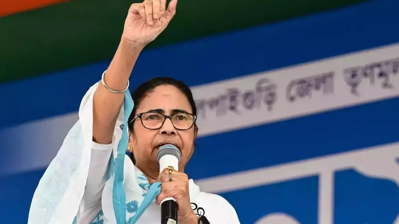 Mamata Eyes Leadership of ‘INDIA Bloc,’ Deepening Divisions in Opposition Alliance